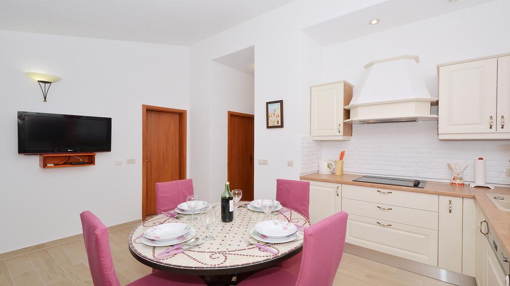 Gem Of The Sea Luxury Beach Apartment With Brand New Heating Infinity Pool Trogir Zewnętrze zdjęcie