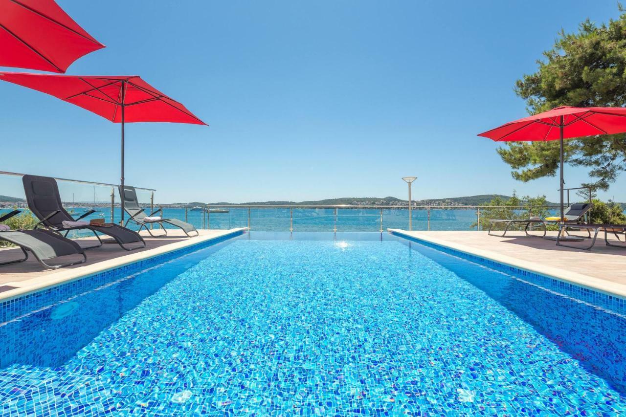 Gem Of The Sea Luxury Beach Apartment With Brand New Heating Infinity Pool Trogir Zewnętrze zdjęcie