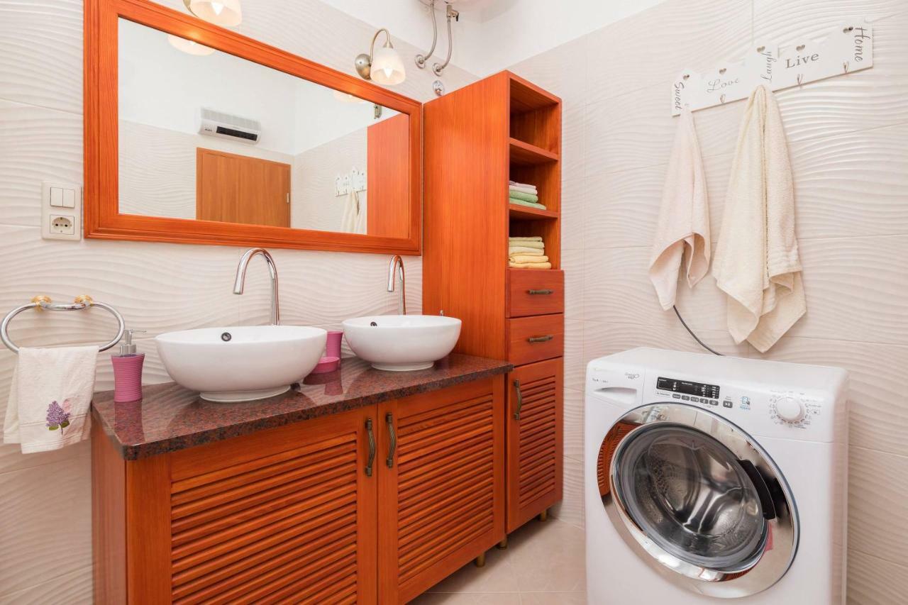 Gem Of The Sea Luxury Beach Apartment With Brand New Heating Infinity Pool Trogir Zewnętrze zdjęcie