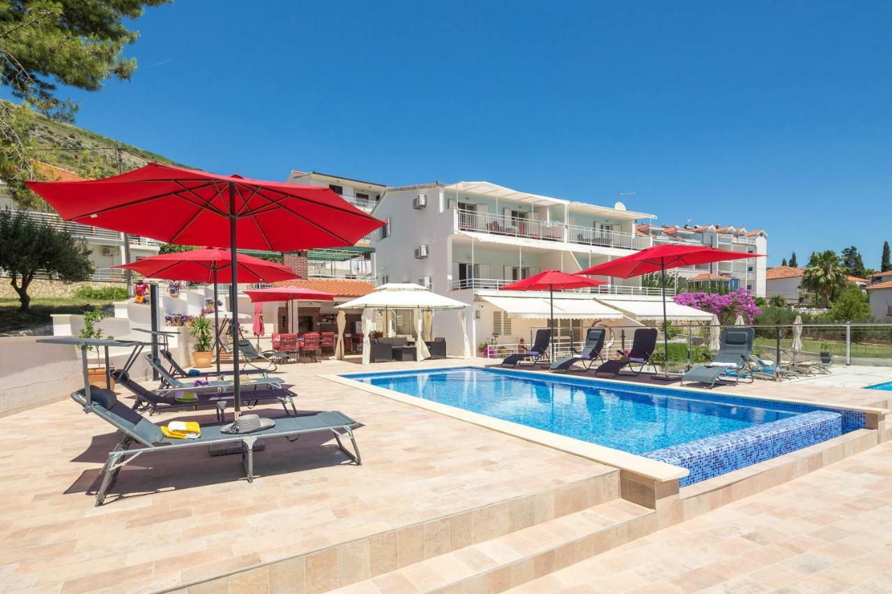 Gem Of The Sea Luxury Beach Apartment With Brand New Heating Infinity Pool Trogir Zewnętrze zdjęcie